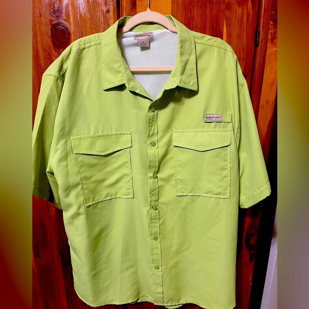 For Sale: Men’s XXL Realtree Lime Green Button-Down—Bold Meets Outdoorsy!